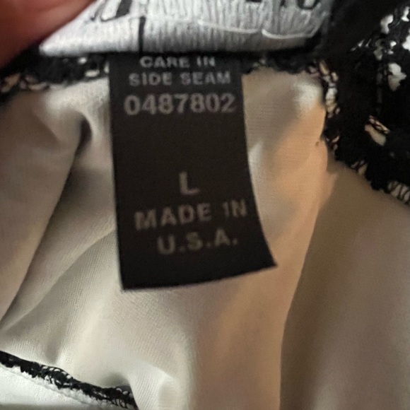 AB STUDIO BLACK CROCHET OVER WHITE SLEEVELESS TOP WITH TIE SIZE LARGE PREOWNED - Picture 4 of 8